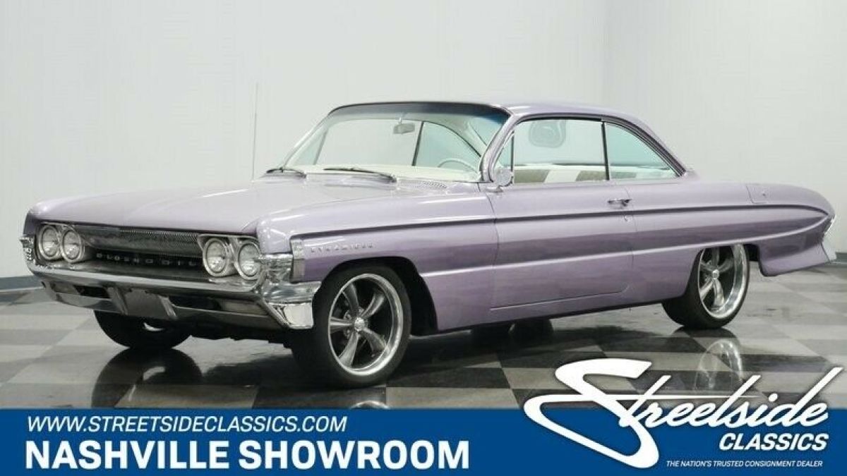 Classic vintage Olds 455 big block motor air ride 1961 Oldsmobile Eighty-Eight Holiday Coupe