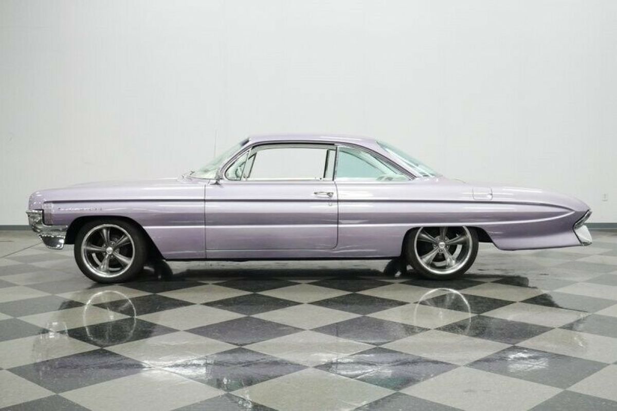 1961 Oldsmobile Eighty-Eight Holiday Coupe - photo 3