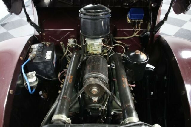 1939 Ford Deluxe Sedan - photo 4