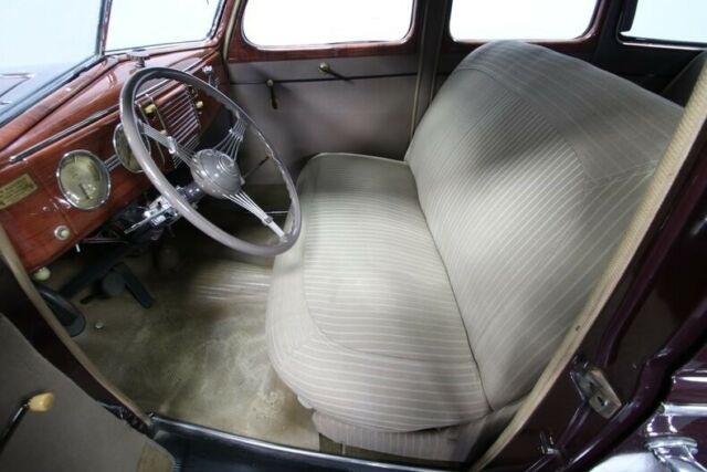 1939 Ford Deluxe Sedan - photo 5