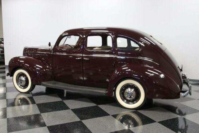 1939 Ford Deluxe Sedan - photo 9