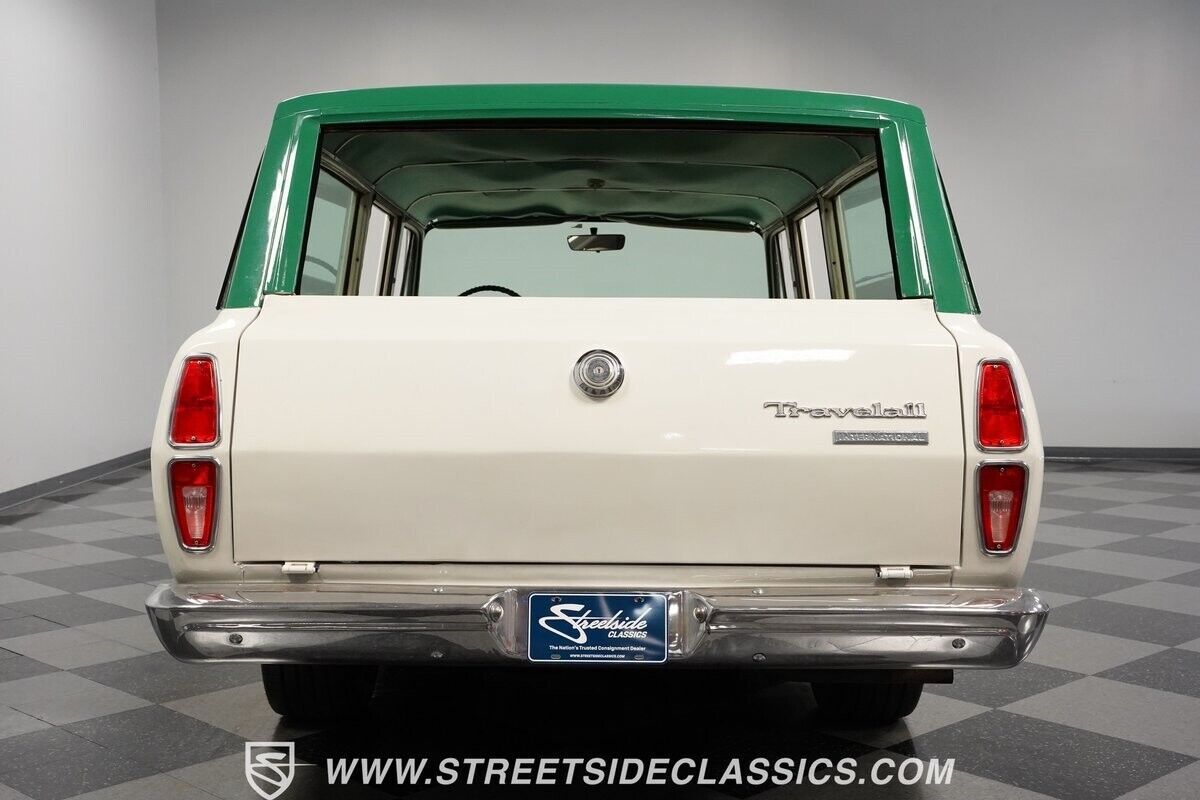 1970 International Harvester Travelall 1000D - photo 11