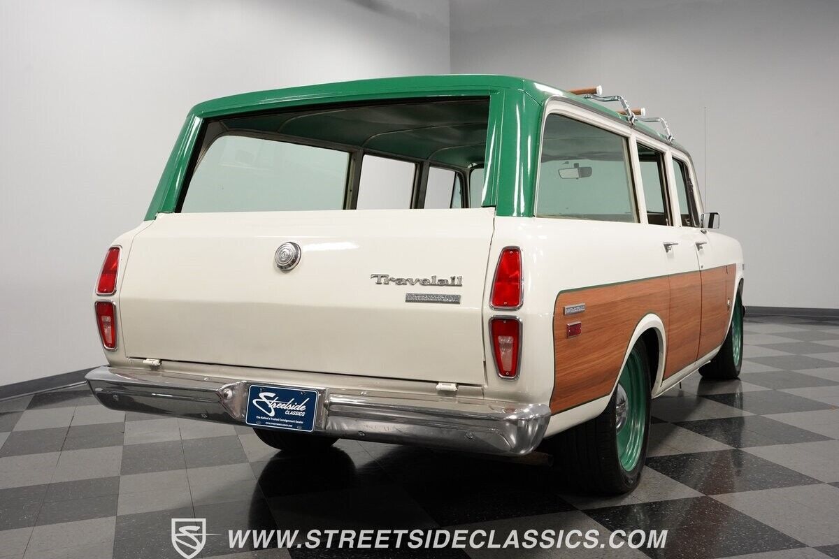 1970 International Harvester Travelall 1000D - photo 12