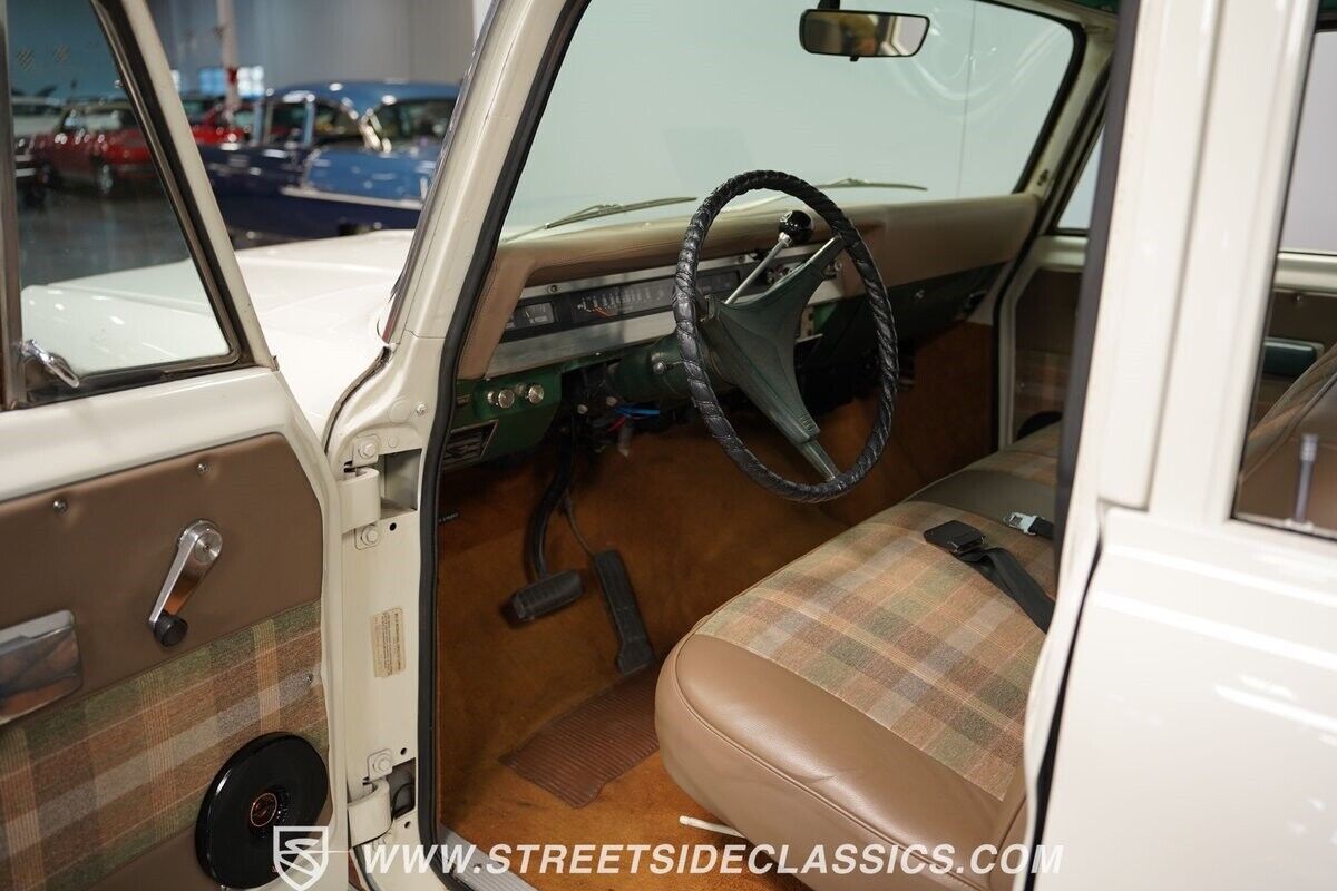 1970 International Harvester Travelall 1000D - photo 5