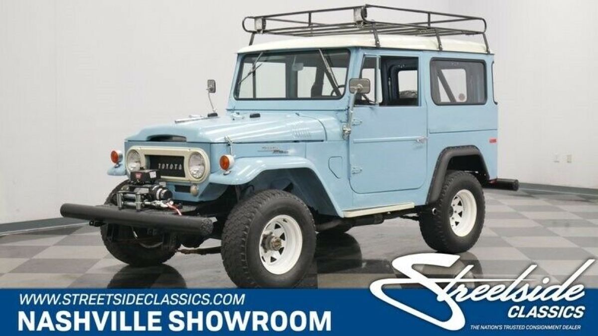 Classic vintage SUV four by four 4x4 small block Chevy 350 1967 Toyota FJ Cruiser Land Cruiser