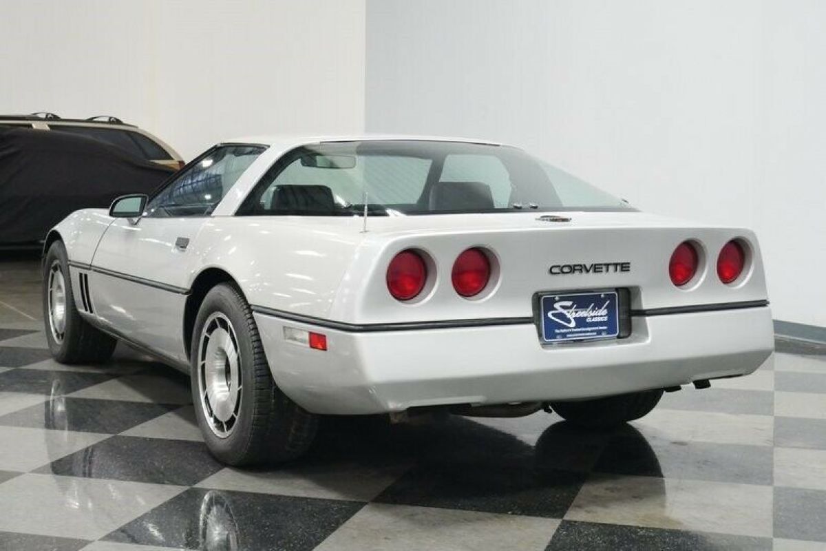 1984 Chevrolet Corvette - photo 10