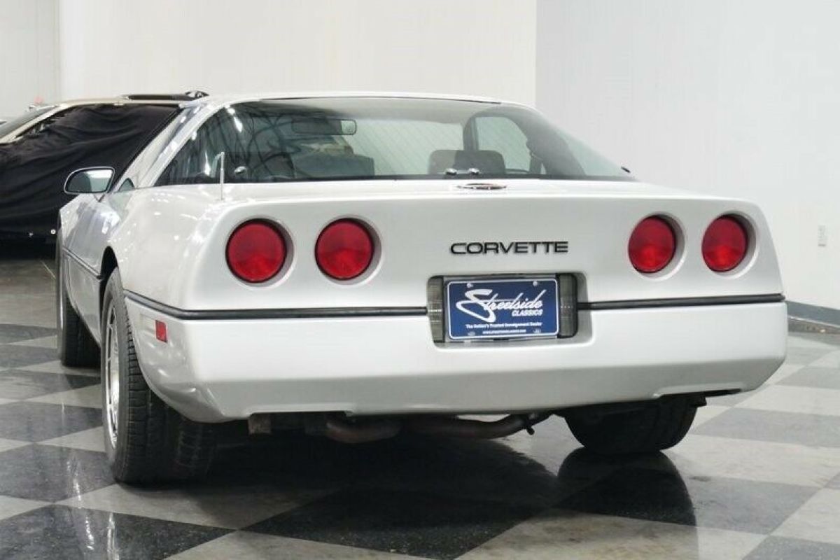 1984 Chevrolet Corvette - photo 11