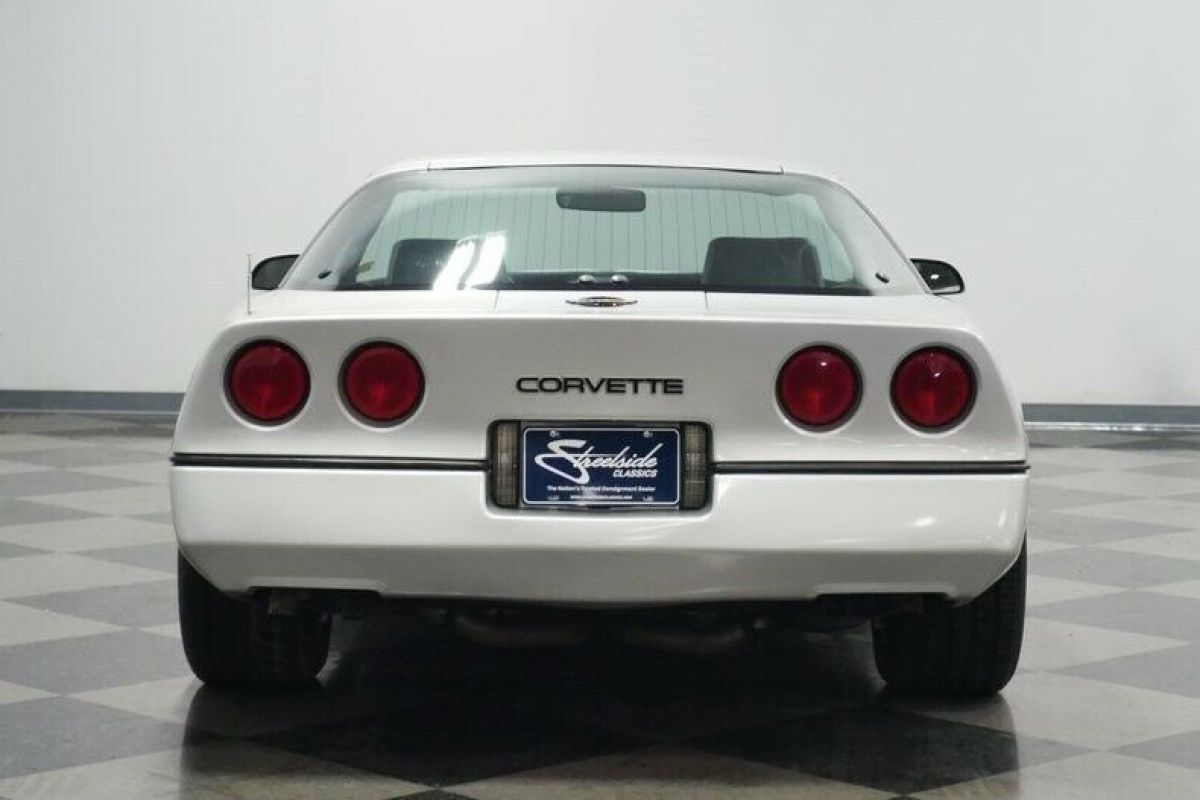 1984 Chevrolet Corvette - photo 12