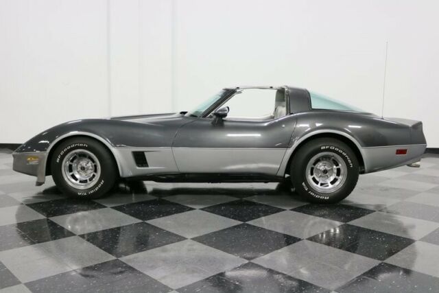 1981 Chevrolet Corvette -- - photo 3