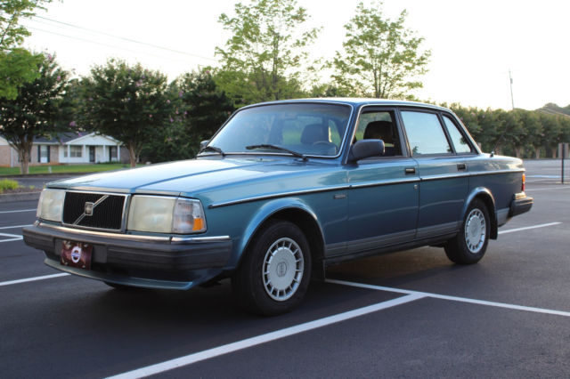 Classic Volvo 240DL -- Very nice -- 110k 1987 Volvo 240