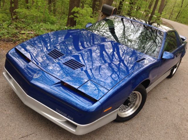 CLEAN 1990 Pontiac Firebird Trans Am - T Tops - 305ci. TPI - Auto Trans - LOW MI 1990 Pontiac Firebird CLEAN 1990 Trans Am - T Tops 305ci. Automatic
