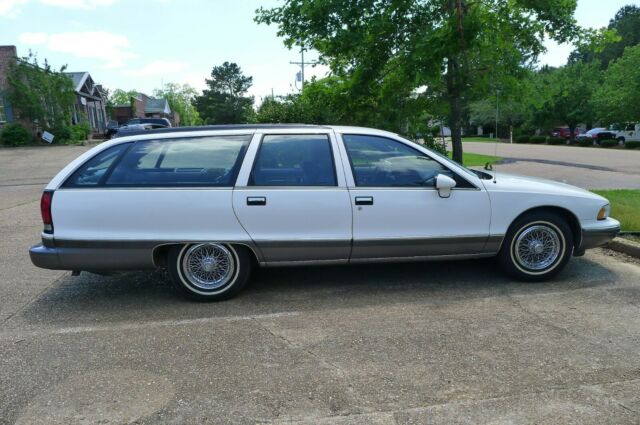 CLEAN 1993 Chevrolet Caprice Classic Station Wagon with 3rd Row Seating! 1993 Chevrolet Caprice