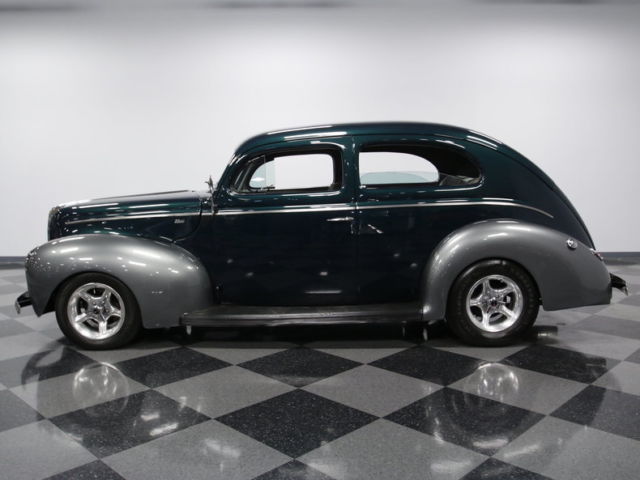 1940 Ford 2 Door Sedan - photo 2