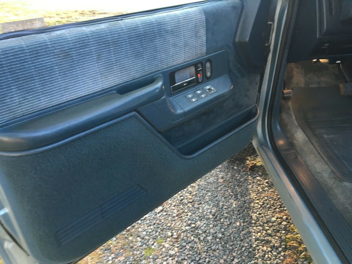 1992 Chevrolet Suburban LS - photo 11