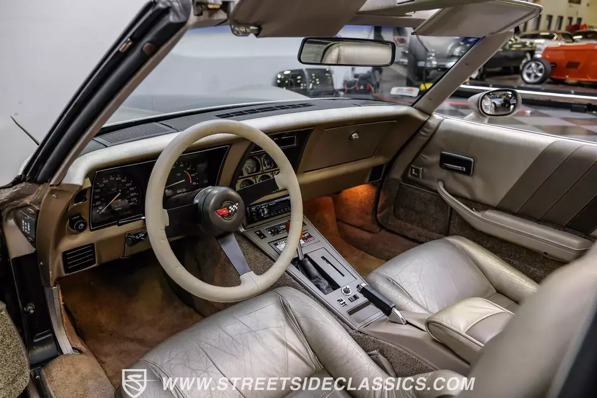 1982 Chevrolet Corvette Collector Edition - photo 5
