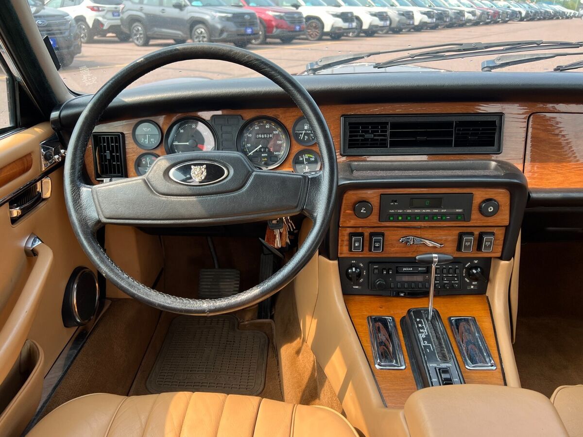 1986 Jaguar XJ6 - photo 11