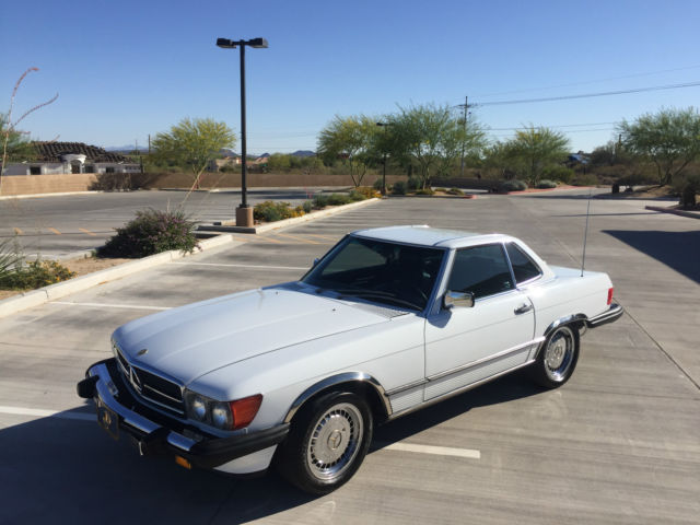 Clean and Pristine 1989 560SL Mercedes Benz Low Miles 1989 Mercedes-Benz SL-Class Gold Package SL