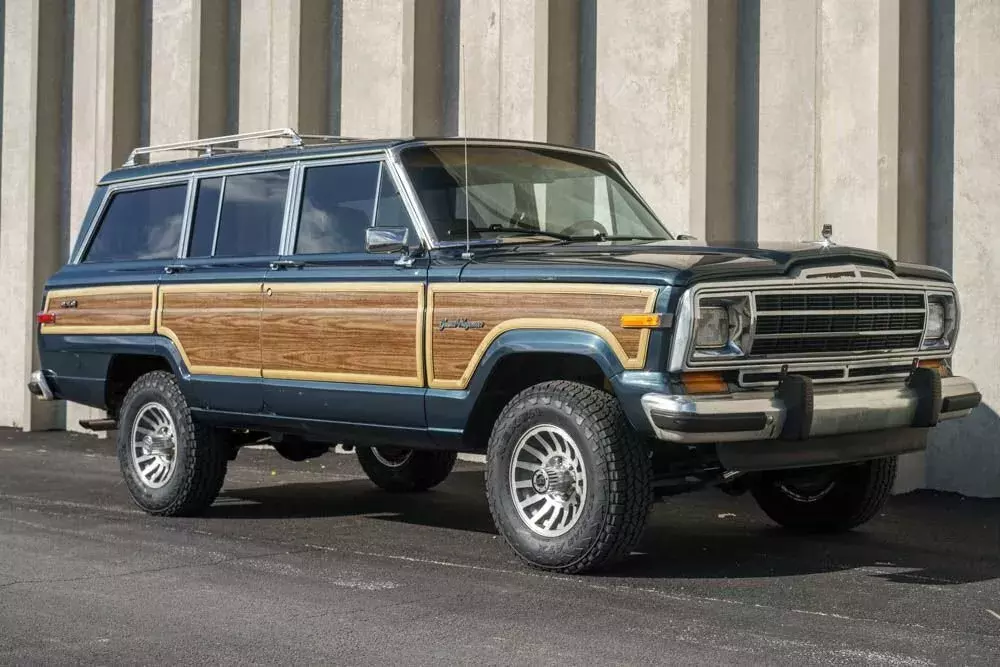 Clean AutoCheck - Very Nice Example - Recently Serviced - Make Us an Offer! 1988 Jeep Grand Wagoneer 4dr Wagon