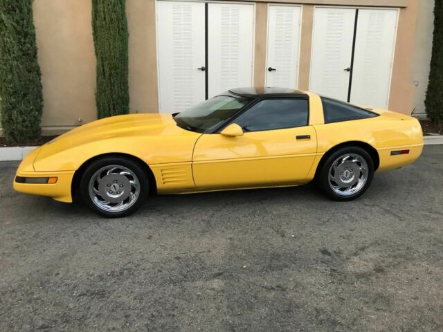 Clean California Rust Free Chevy Corvette Hard to Find Yellow/Black Rare Color 1992 Chevrolet Corvette Yellow on Black Interior