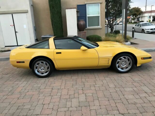 1992 Chevrolet Corvette Yellow on Black Interior - photo 12