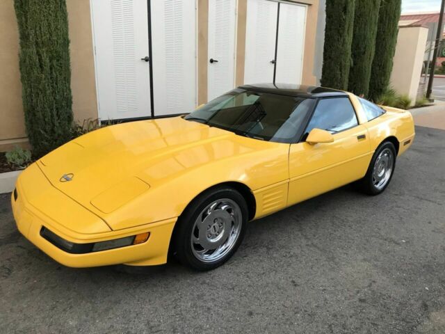 1992 Chevrolet Corvette Yellow on Black Interior - photo 2