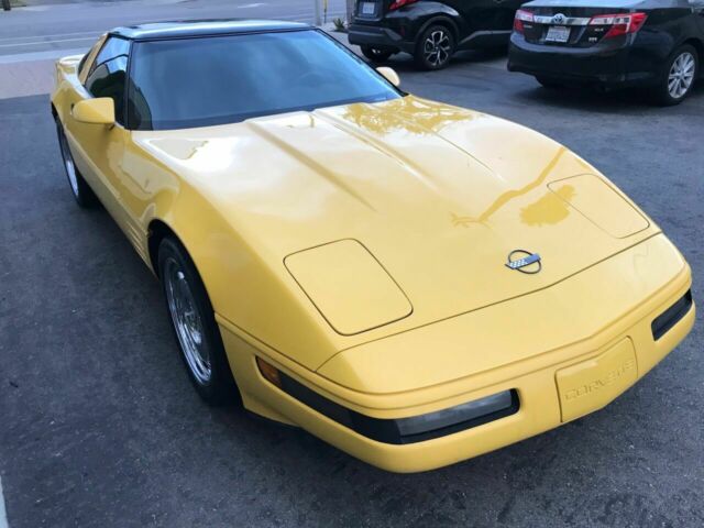 1992 Chevrolet Corvette Yellow on Black Interior - photo 4