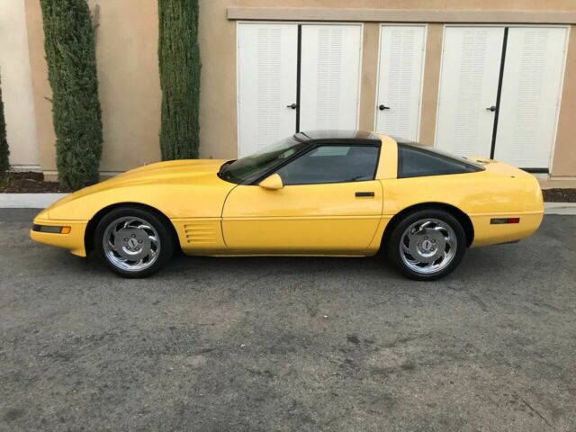 1992 Chevrolet Corvette Yellow on Black Interior - photo 5