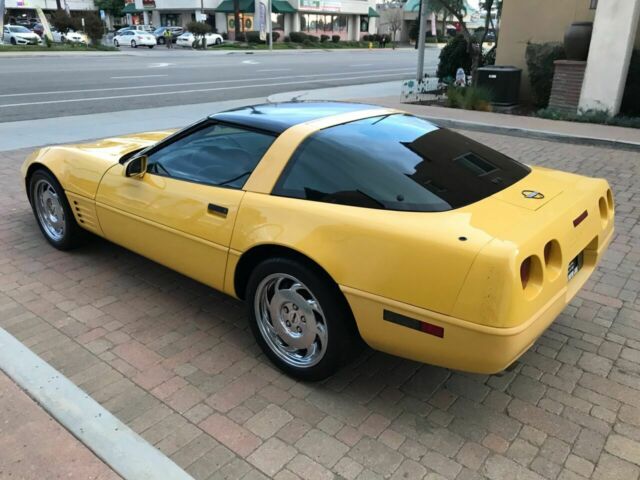 1992 Chevrolet Corvette Yellow on Black Interior - photo 8