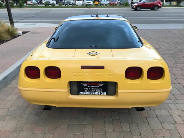 1992 Chevrolet Corvette Yellow on Black Interior - photo 9