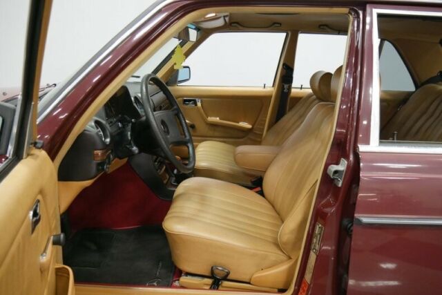 1983 Mercedes-Benz 200-Series -- - photo 5