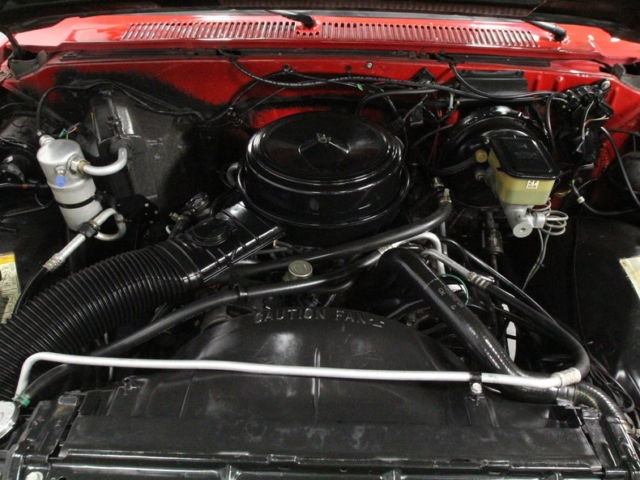 1984 Chevrolet Suburban - photo 3