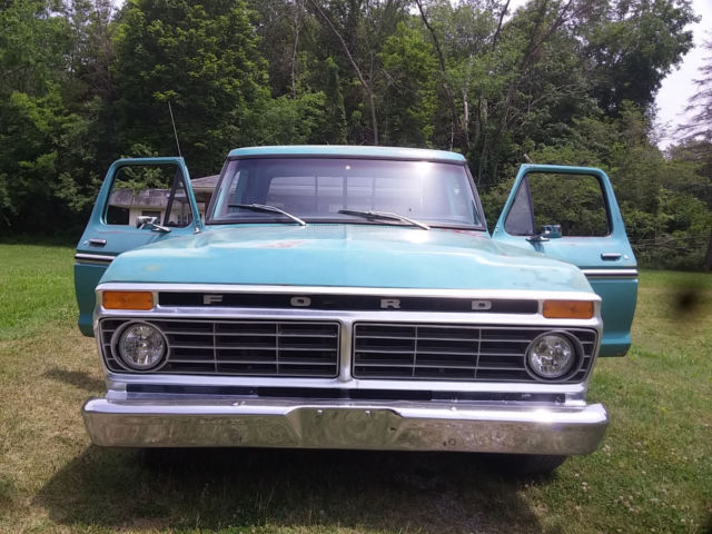 1977 Ford F-150 Green/Black
