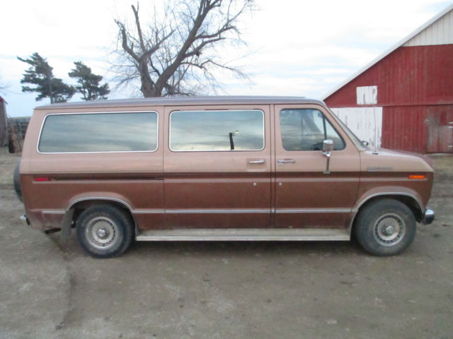ClubWagon E150 XLT-Super Clean In & Out/Vacation Travel & Weekend Camping Ready! 1989 Ford E-Series Van xlt