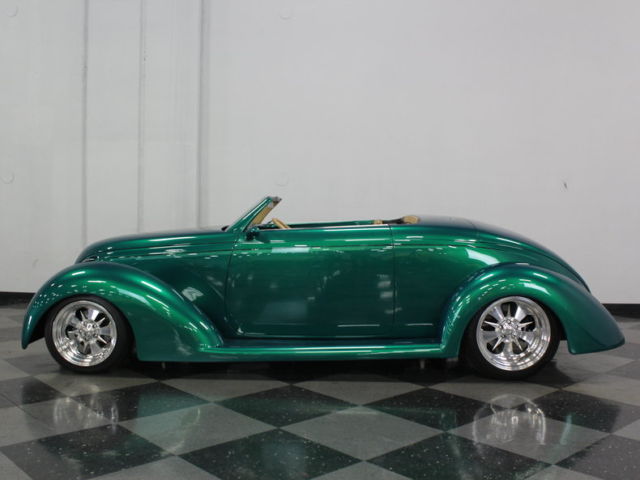 1937 Ford Cabriolet - photo 2