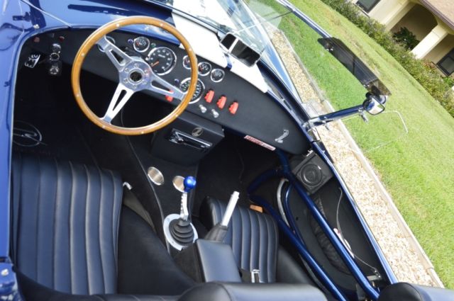 1965 Shelby Cobra 427 S/C Black Leather w/ Vinyle seats - photo 4