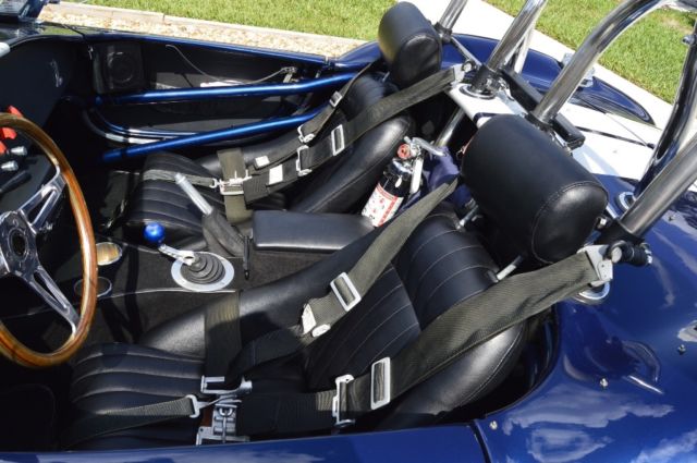 1965 Shelby Cobra 427 S/C Black Leather w/ Vinyle seats - photo 5