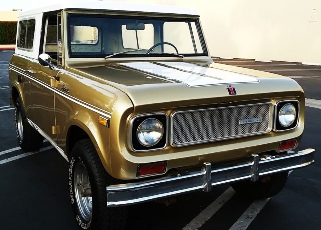 COLLECTIBLE GOLD SR2 SCOUT 800A NEW PAINT, V8, AUTOMATIC, INSPIRED FORD BRONCO 1970 International Harvester Scout #S MATCHING SR2 SPECIAL EDITION