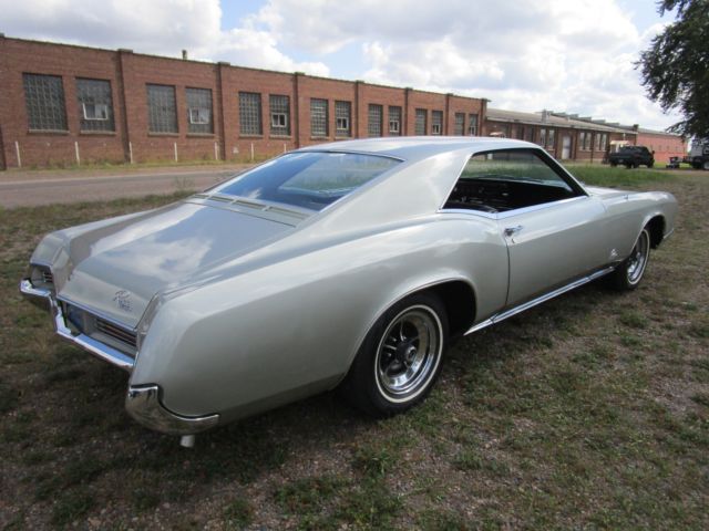 1966 Buick Riviera - photo 2