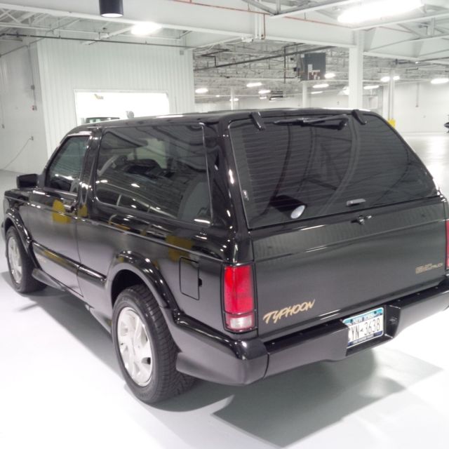 1993 GMC Typhoon black - photo 3