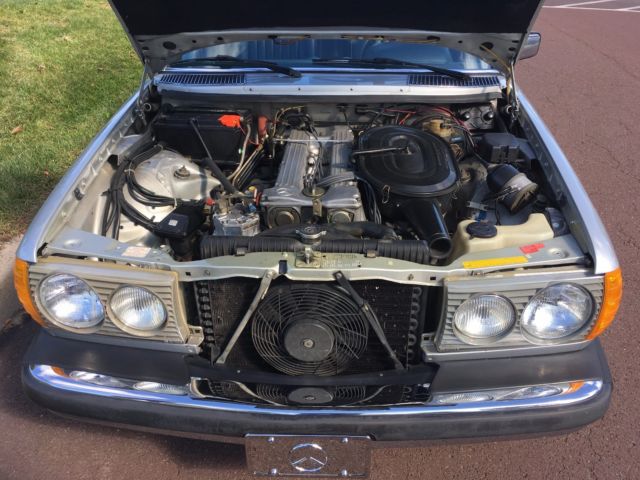 1978 Mercedes-Benz 200-Series Black - photo 10