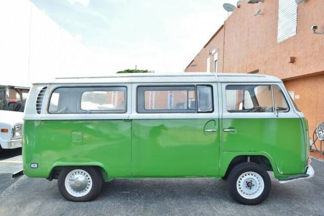 Complete Car with 1600CC engine and manual transmission 1971 Volkswagen Bus/Vanagon Bay Window