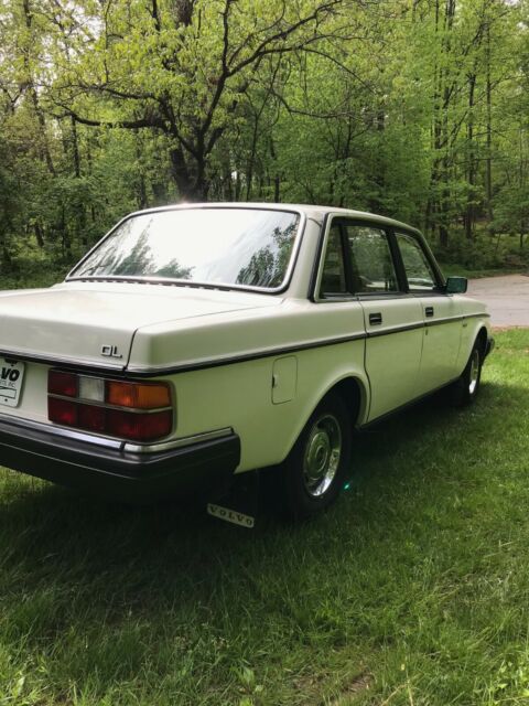 1984 Volvo 240 DL - photo 11