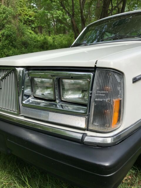 1984 Volvo 240 DL - photo 5