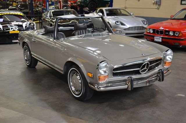 **COMPLETELY RESTORED - SHOW CONDITION - RARE FACTORY COLOR COMBINATION 1971 Mercedes-Benz 200-Series 280 SL