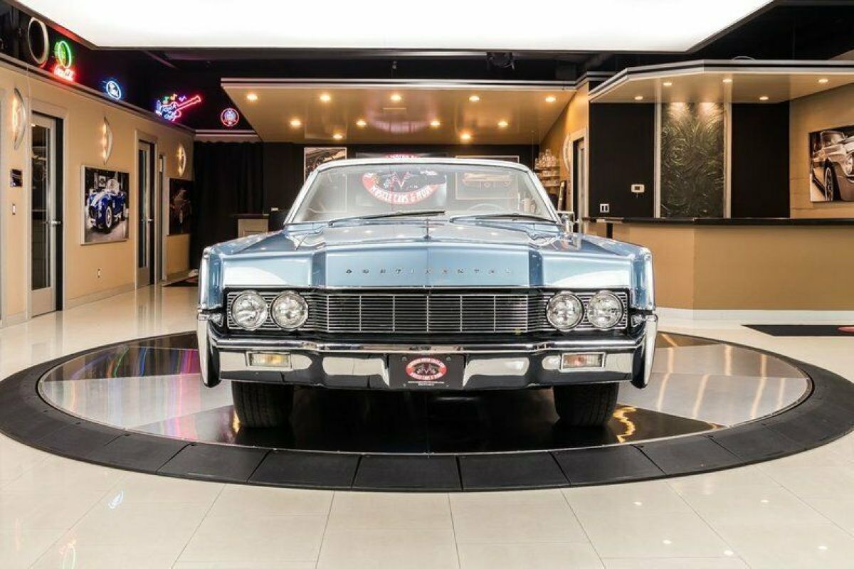 1967 Lincoln Continental Convertible - photo 8