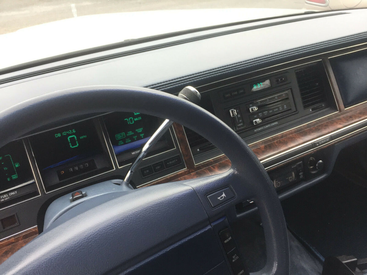 1990 Lincoln Town Car - photo 12