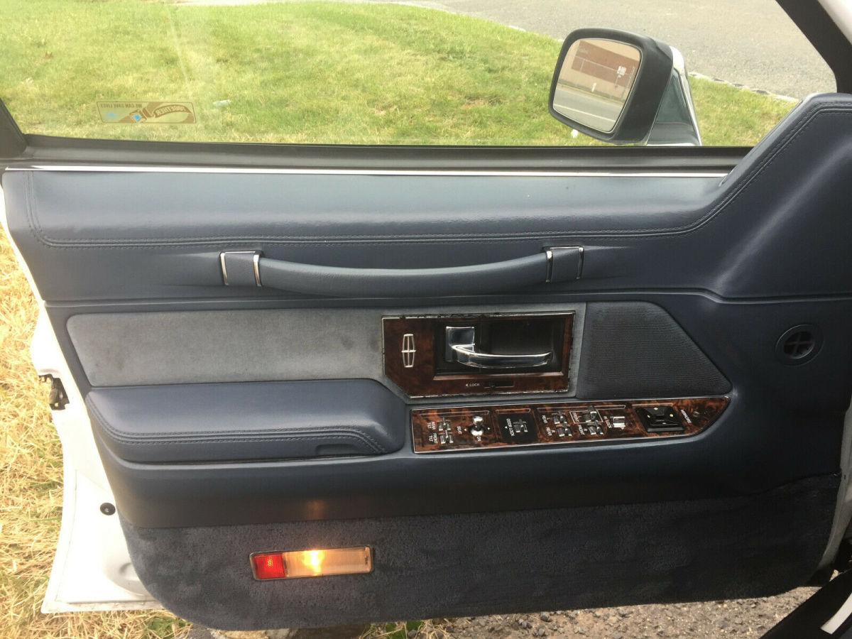 1990 Lincoln Town Car - photo 13
