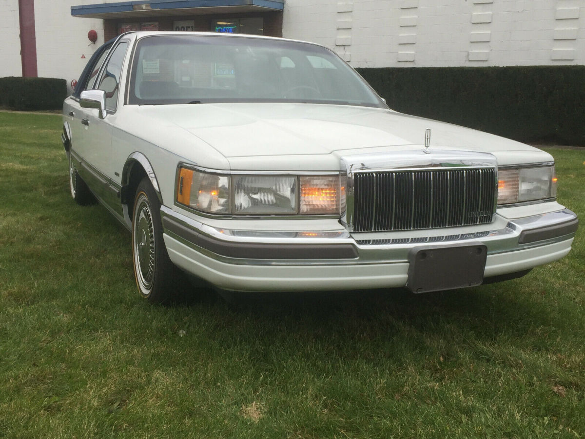 1990 Lincoln Town Car - photo 2