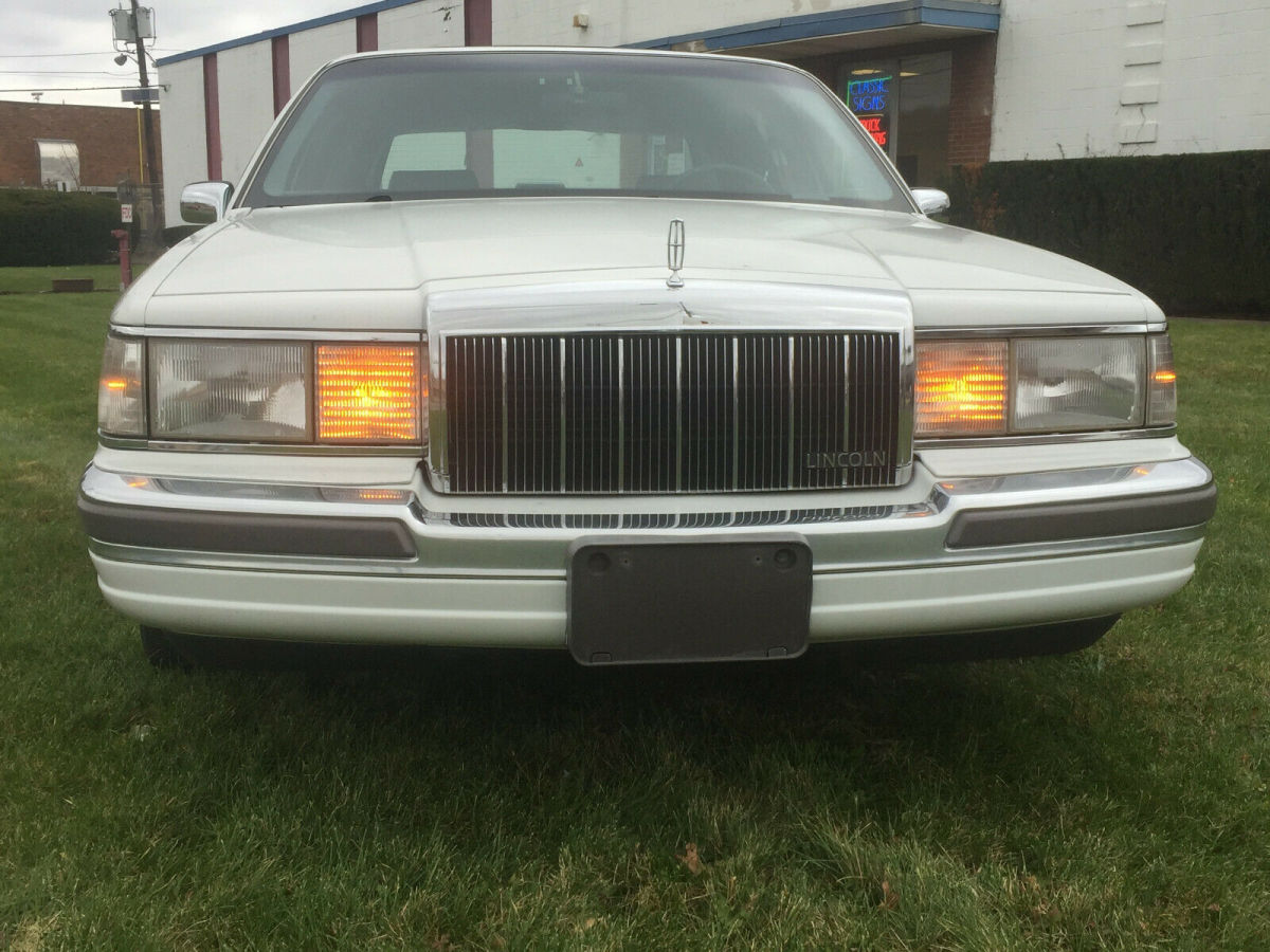 1990 Lincoln Town Car - photo 3