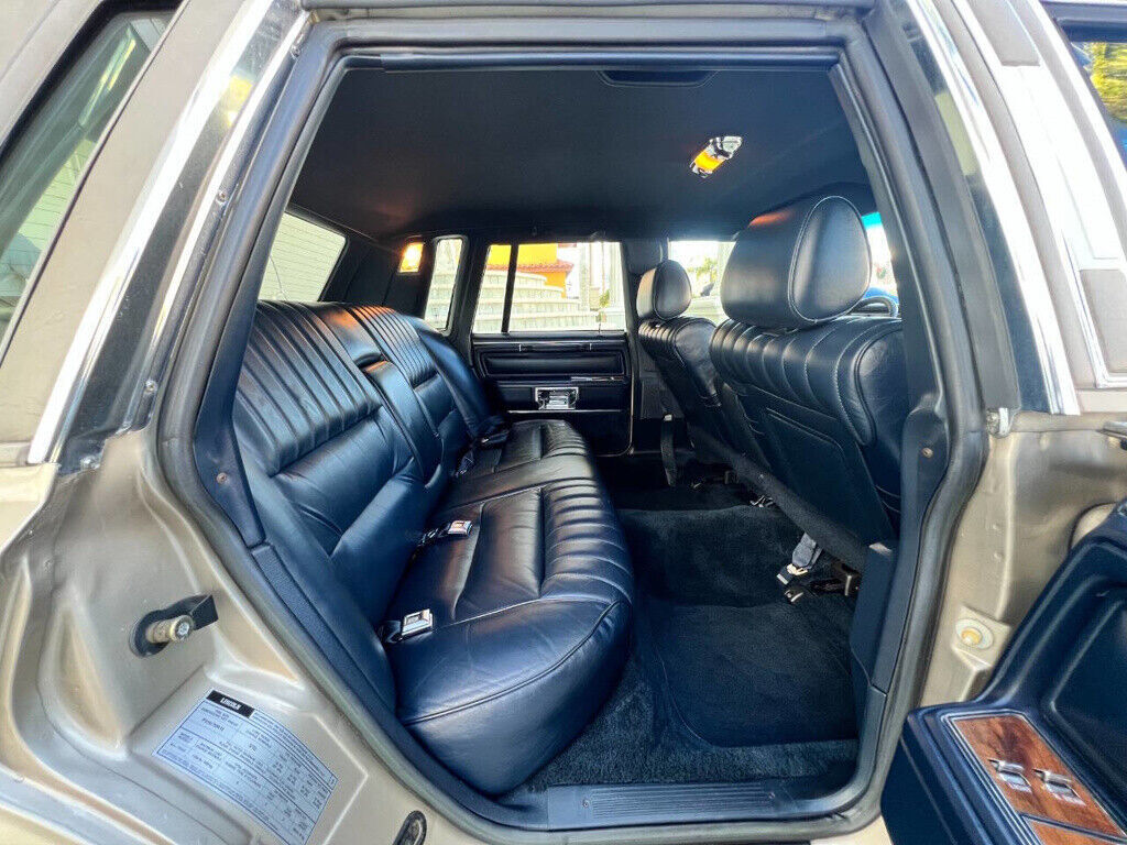1989 Lincoln Town Car 13K INCREDIBLY LOW MILES - CLEAN SOUTHERN CAR - RARE FIND - photo 11